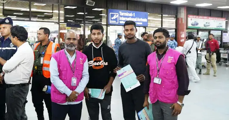 লিবিয়া থেকে দেশে ফেরা মানব পাচারের শিকার বাংলাদেশিরা